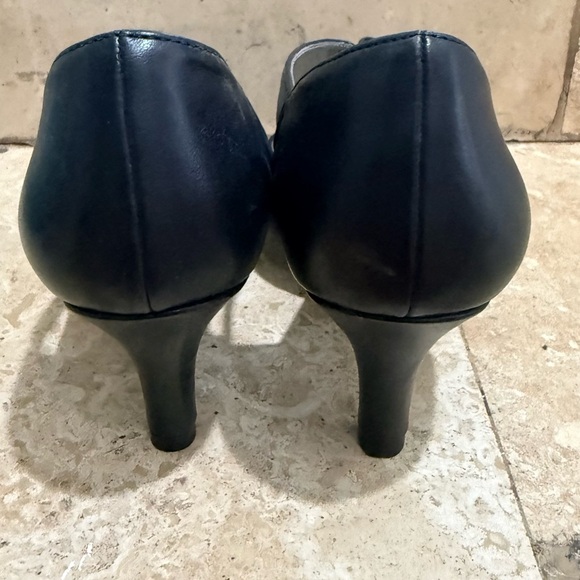 Life Stride Elegant Navy Blue Heels - Picture 2 of 6